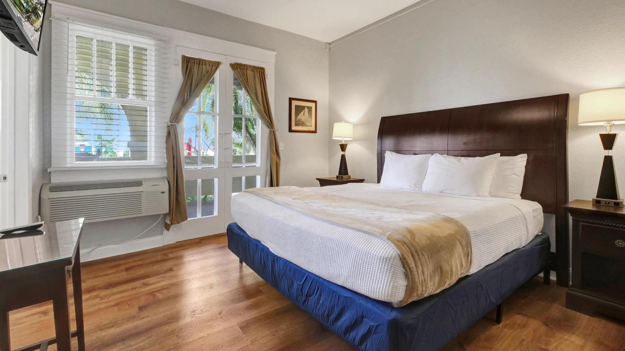 Crystal Bay Historic 3* St. Petersburg