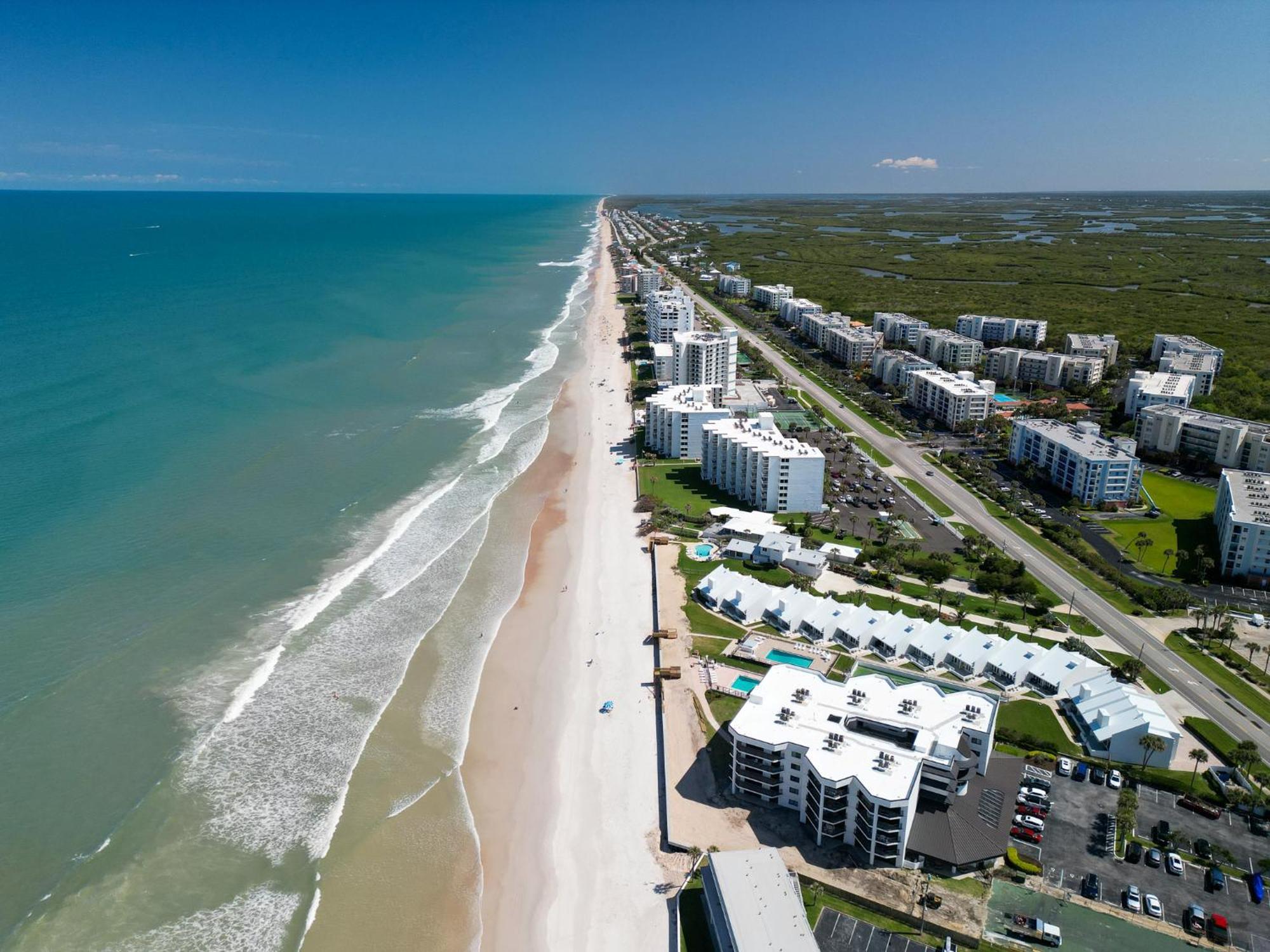 Holiday home Enjoy The Balcony With An Ocean View Located On The No-drive Beach! *
