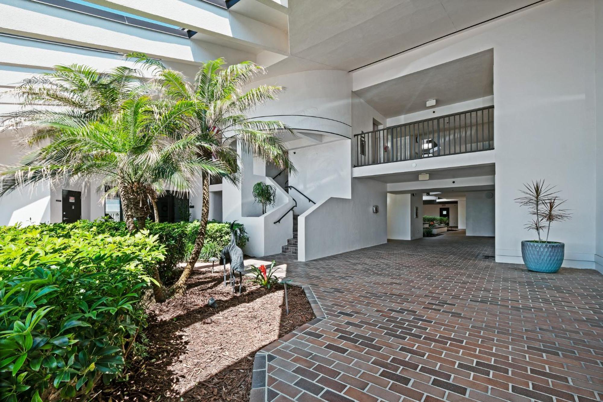 Enjoy The Balcony With An Ocean View Located On The No-drive Beach! Holiday home New Smyrna Beach