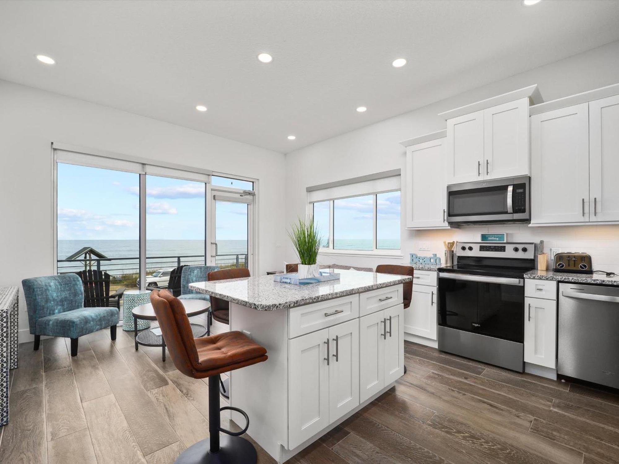 Ocean Front Flagler Sleeps 5 People * Flagler Beach