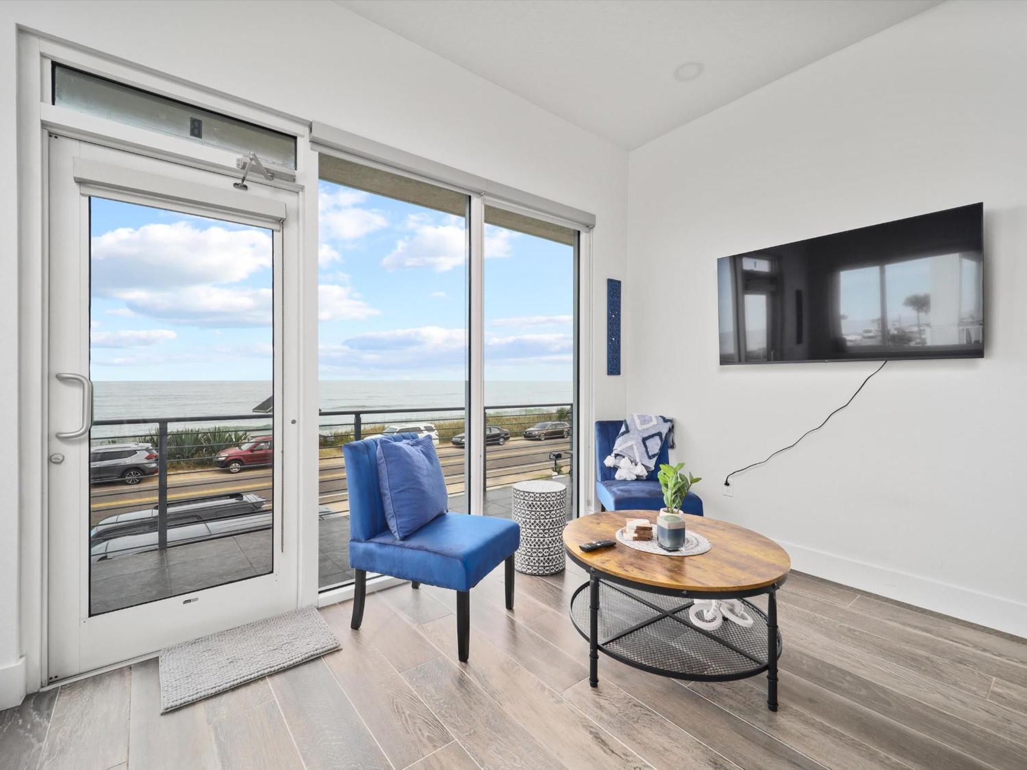 Ocean Front Flagler Sleeps 5 People * Flagler Beach