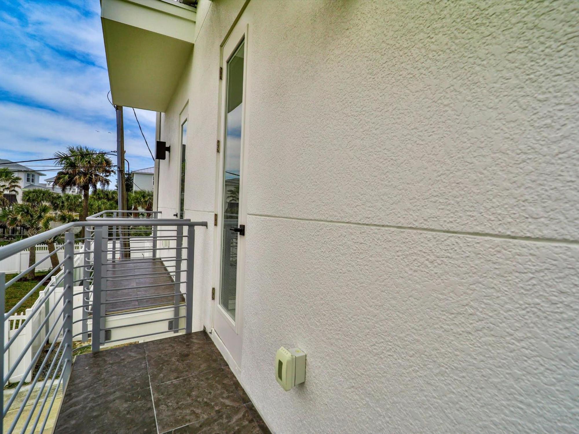 Ocean Front Flagler Sleeps 5 People Apartment