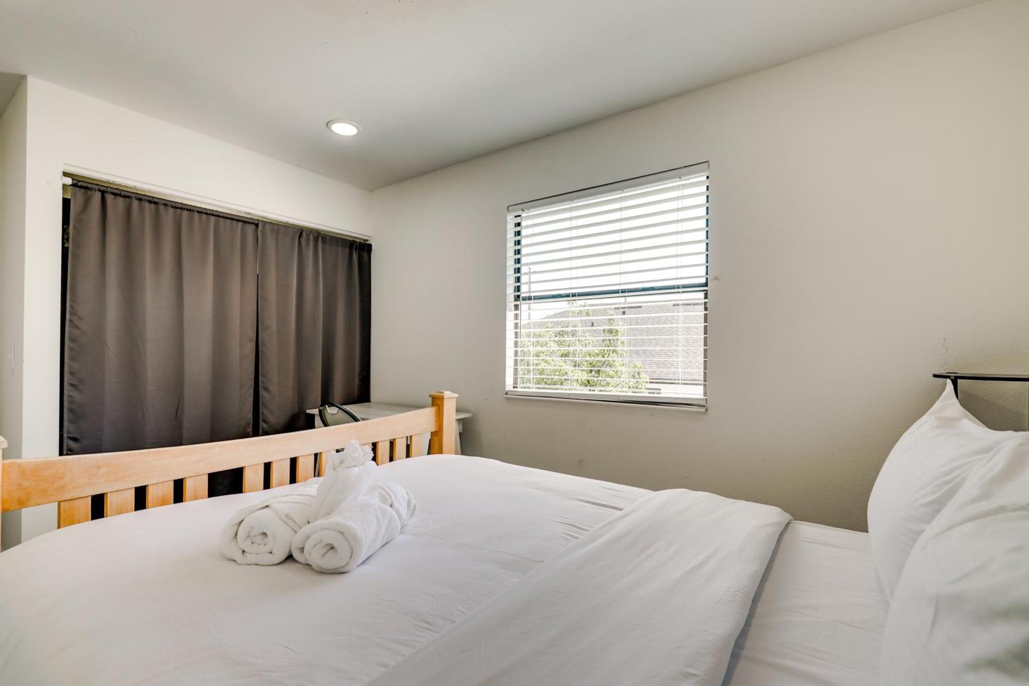 Sanctuary Near Airport And Sports Venues!