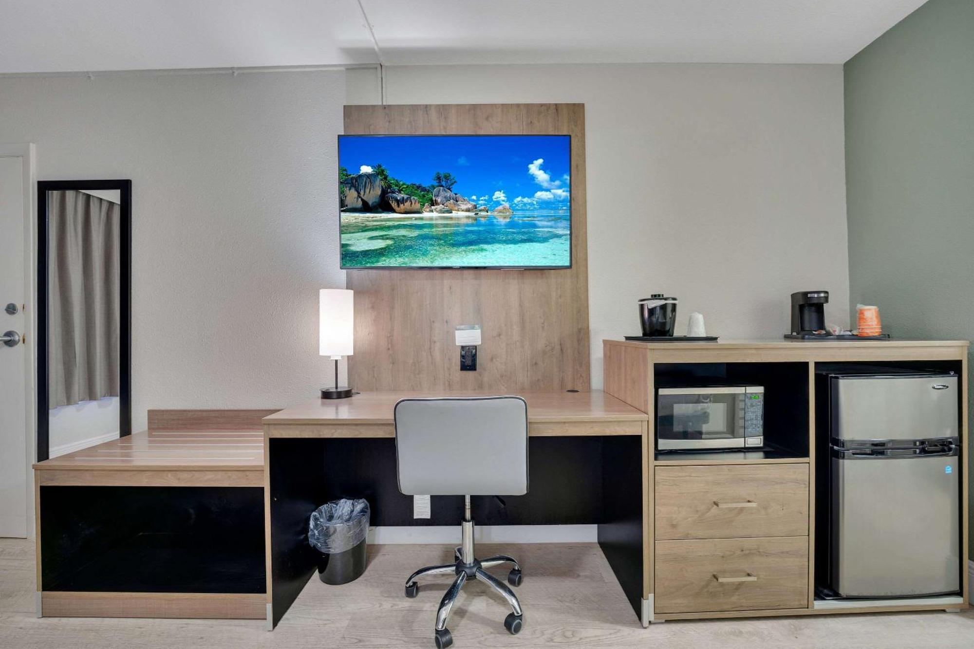 Quality & Airport-cruise Port Hotel