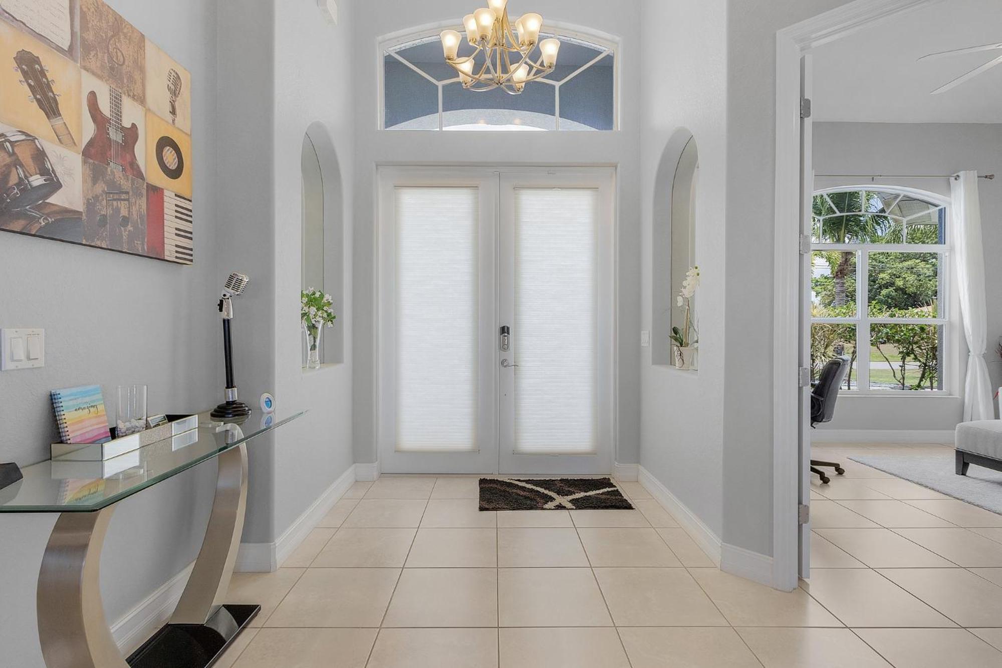 Pool And Spa, Tiki, Canal View, Sleeps10! - At Sunshine Funtime Holiday home
