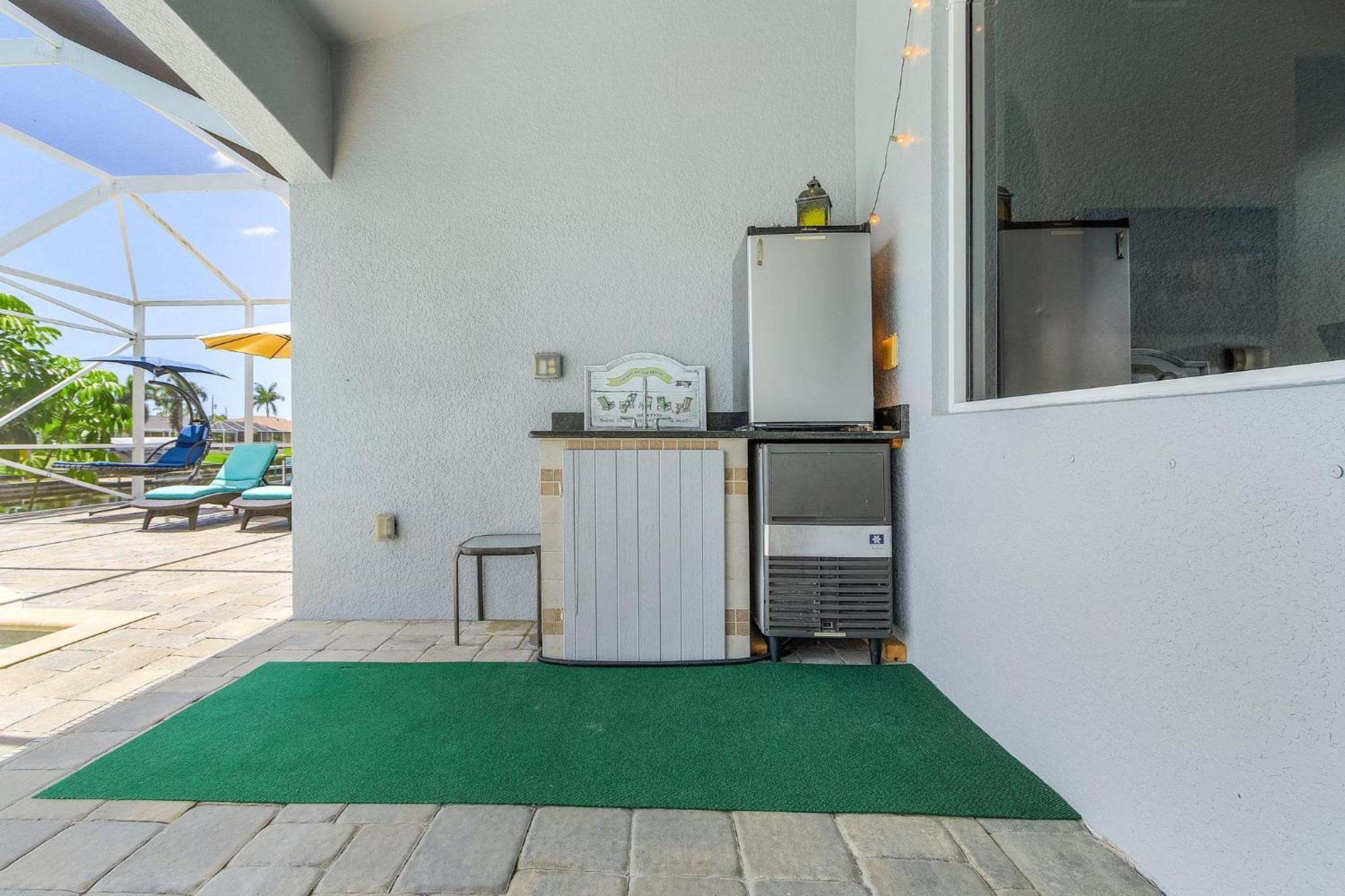 Pool And Spa, Tiki, Canal View, Sleeps10! - At Sunshine Funtime *