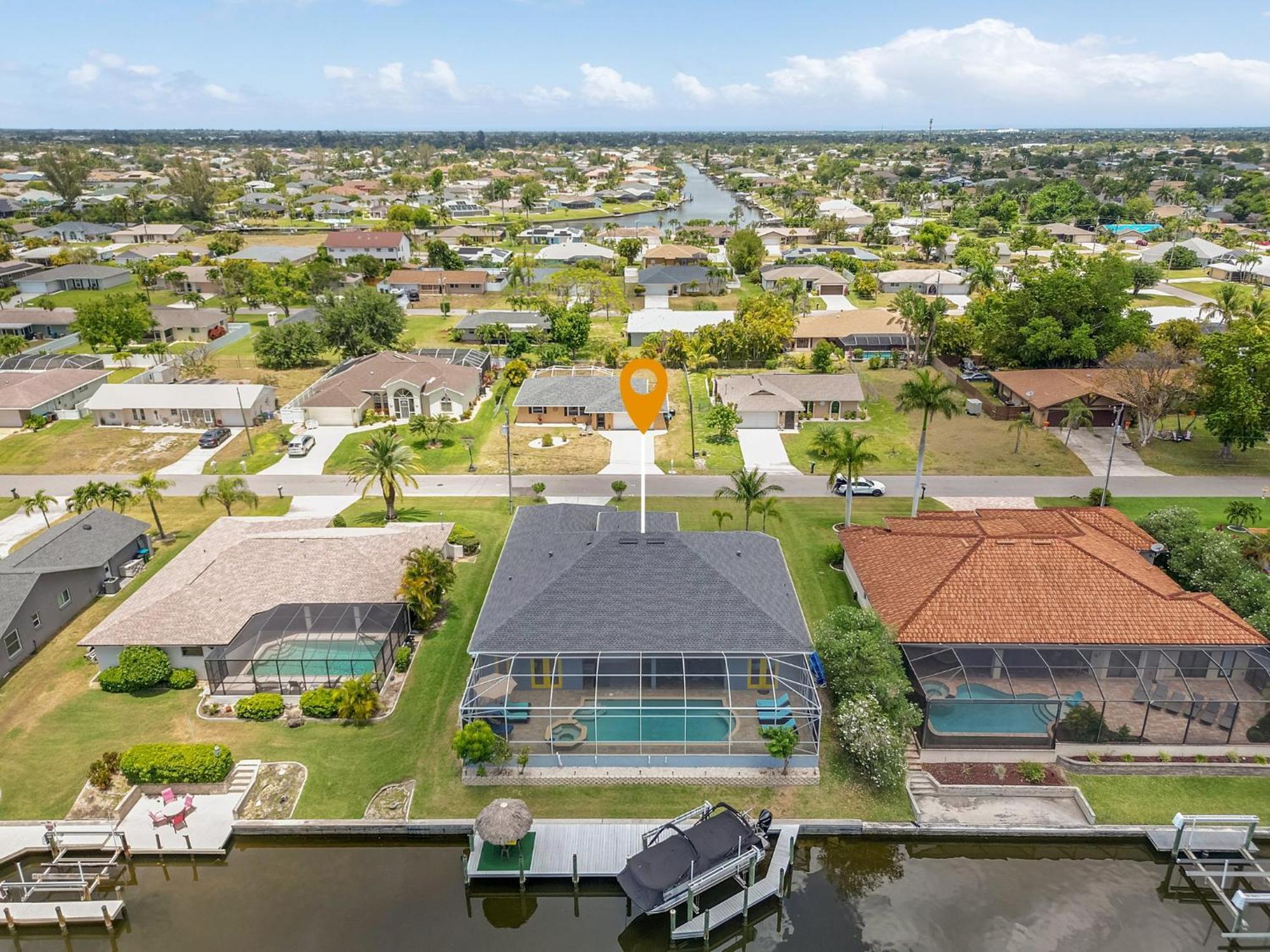 Pool And Spa, Tiki, Canal View, Sleeps10! - At Sunshine Funtime Cape Coral
