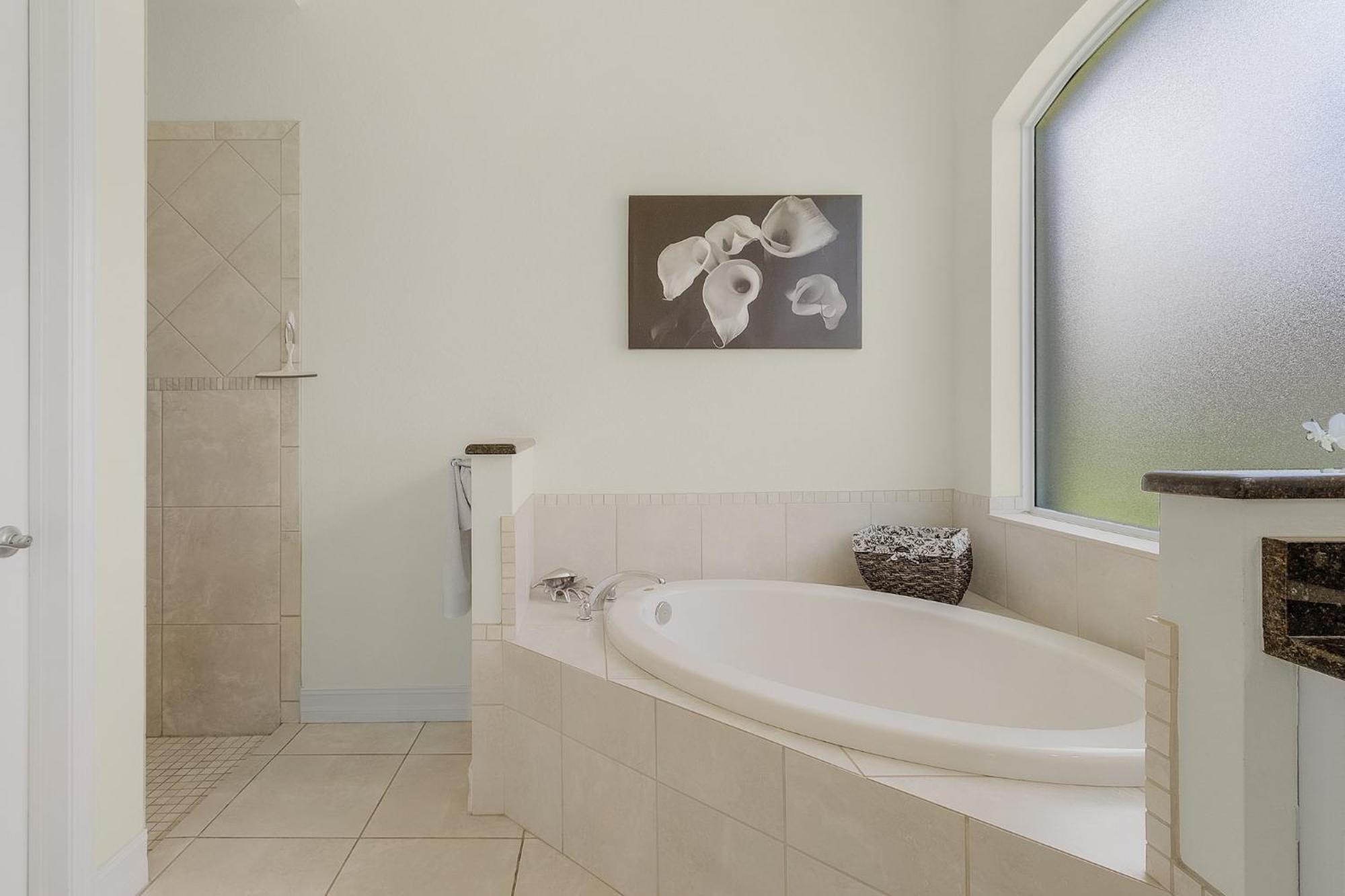 Pool And Spa, Tiki, Canal View, Sleeps10! - At Sunshine Funtime Holiday home