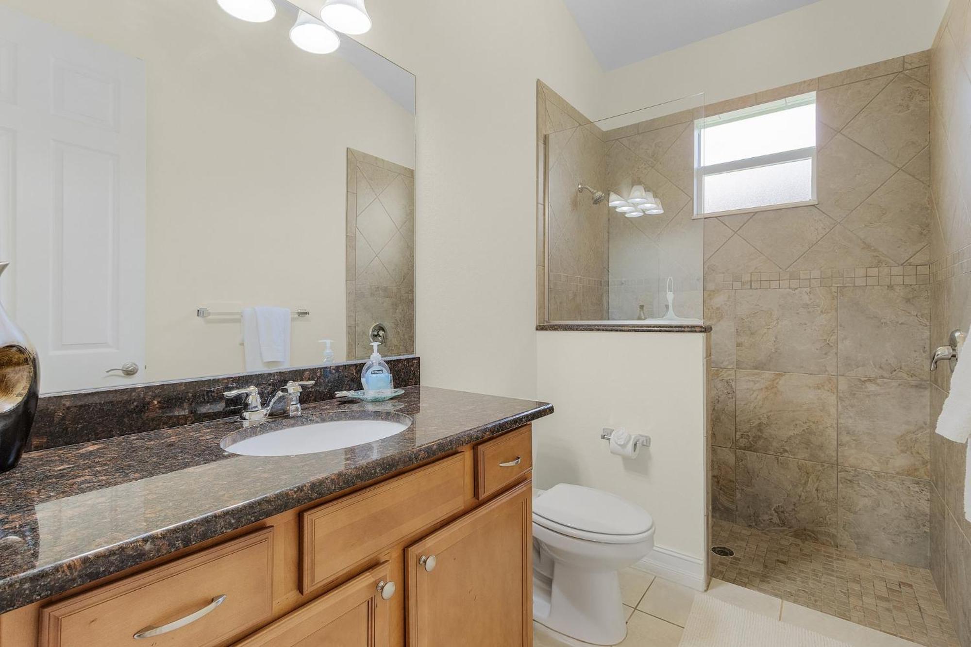 Holiday home Pool And Spa, Tiki, Canal View, Sleeps10! - At Sunshine Funtime *