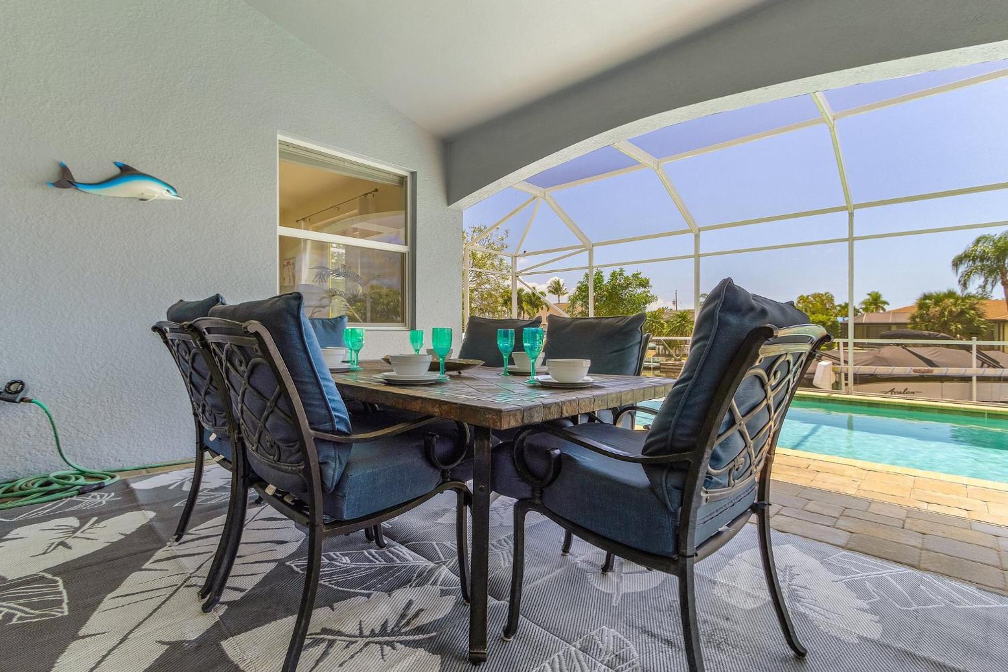 Pool And Spa, Tiki, Canal View, Sleeps10! - At Sunshine Funtime *
