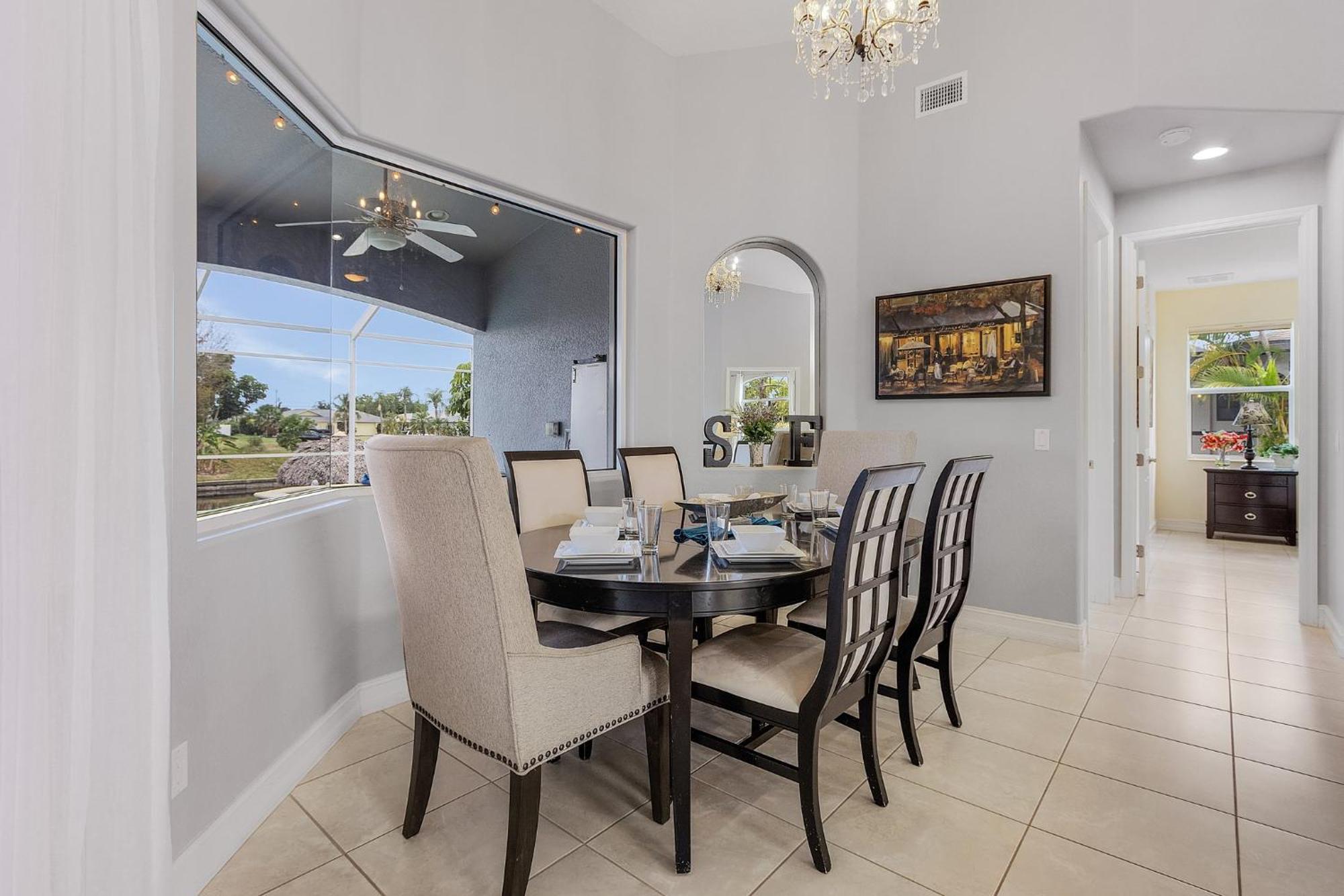 Holiday home Pool And Spa, Tiki, Canal View, Sleeps10! - At Sunshine Funtime