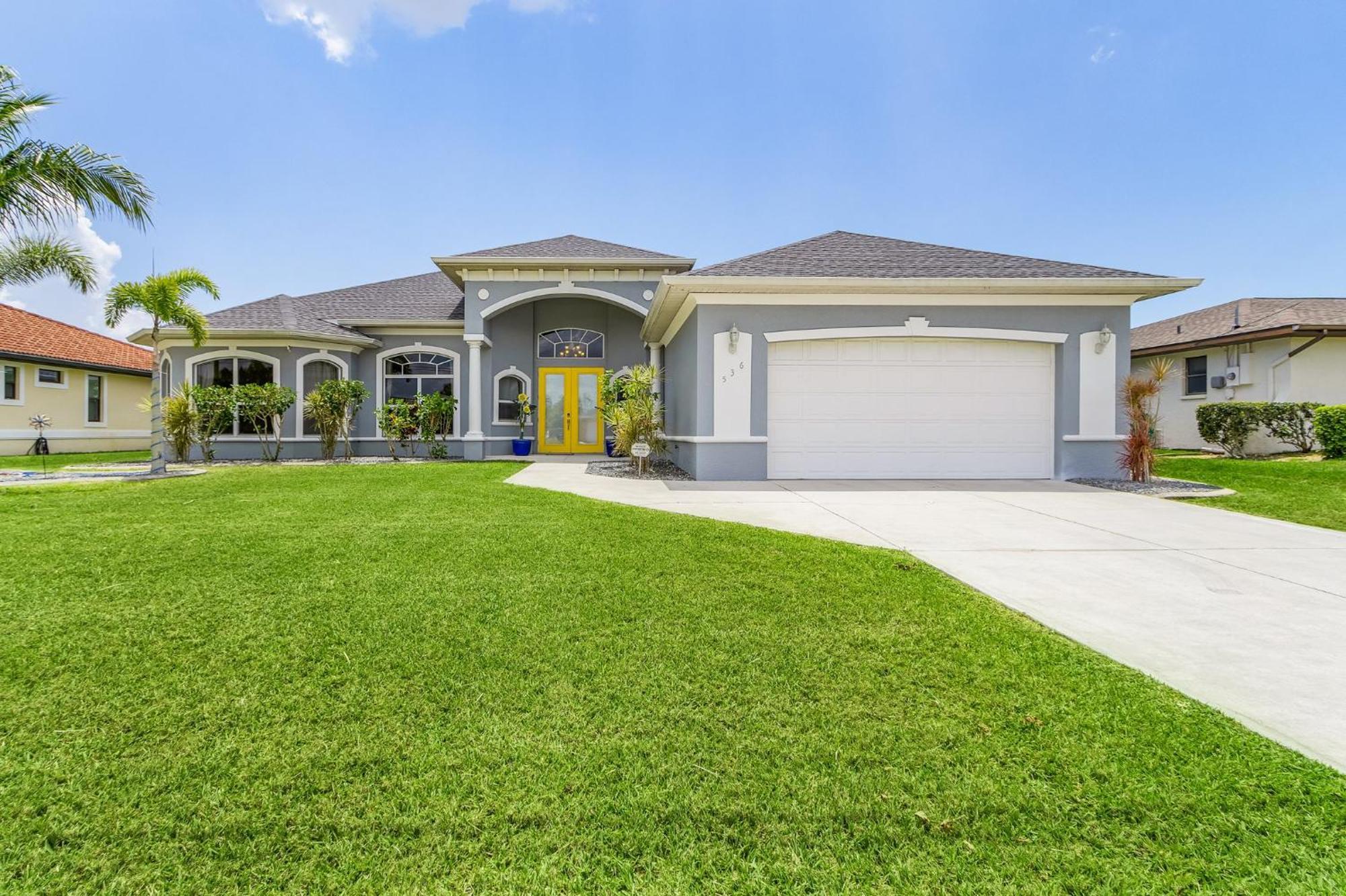 Pool And Spa, Tiki, Canal View, Sleeps10! - At Sunshine Funtime *
