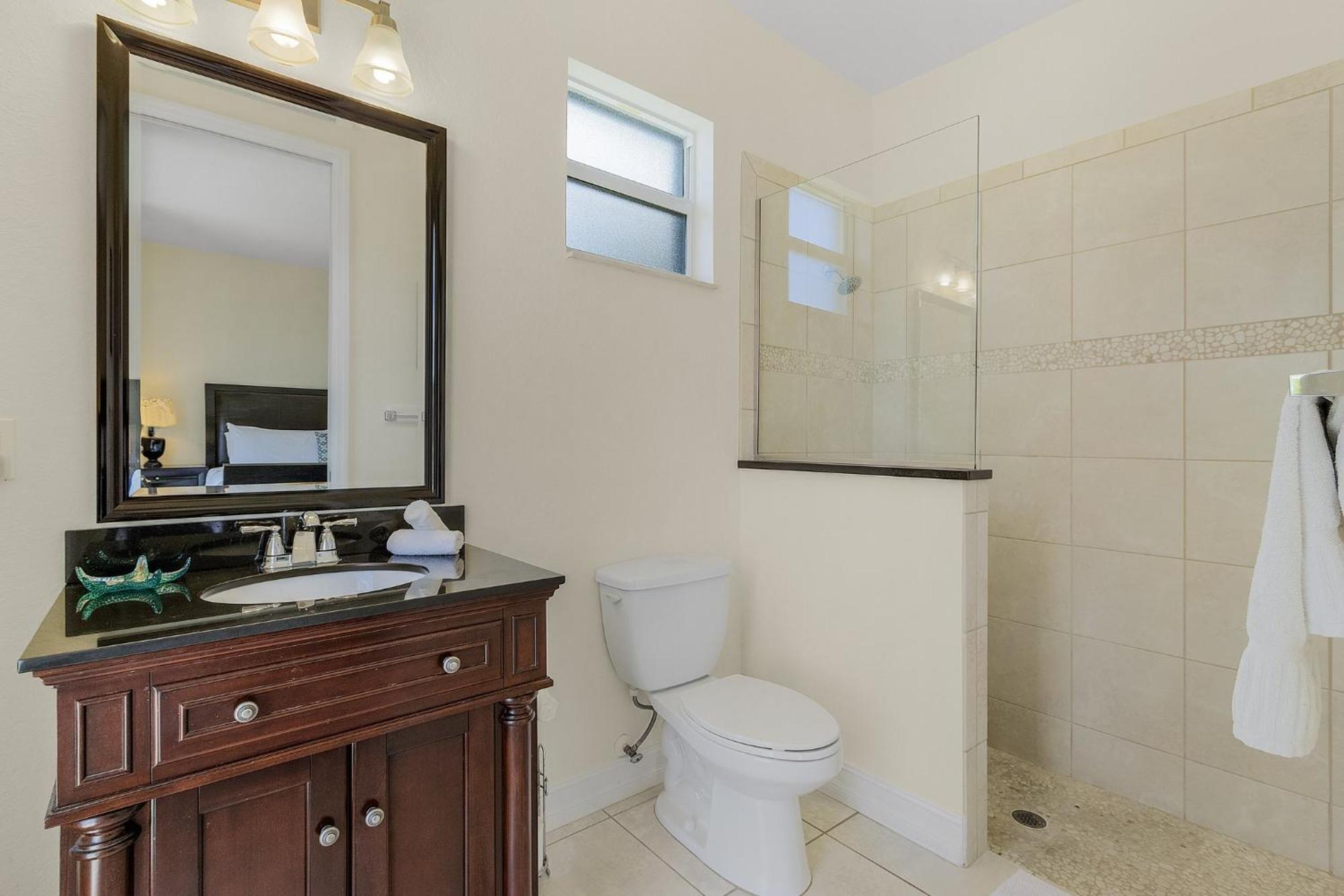 Pool And Spa, Tiki, Canal View, Sleeps10! - At Sunshine Funtime