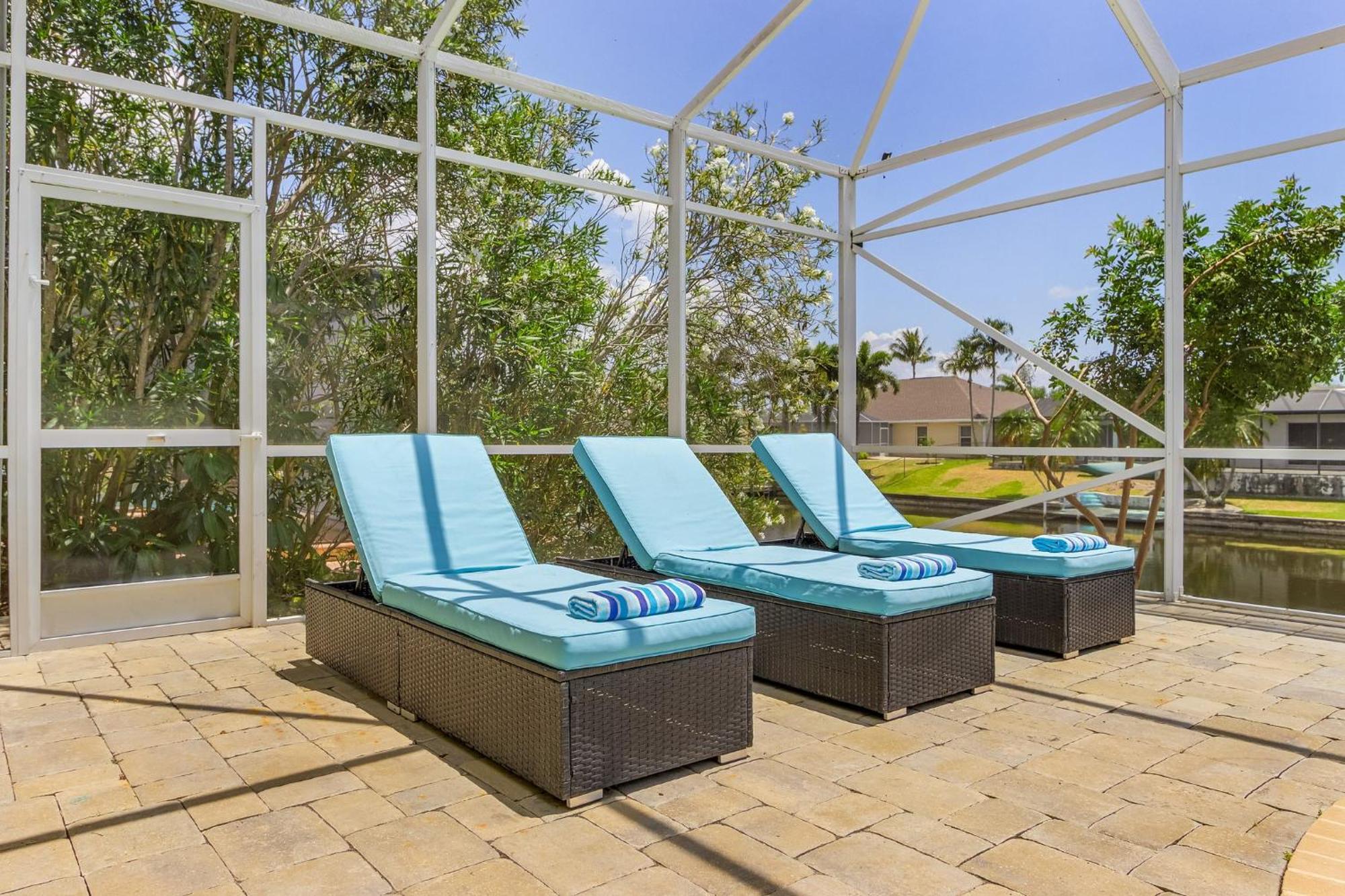 Pool And Spa, Tiki, Canal View, Sleeps10! - At Sunshine Funtime *