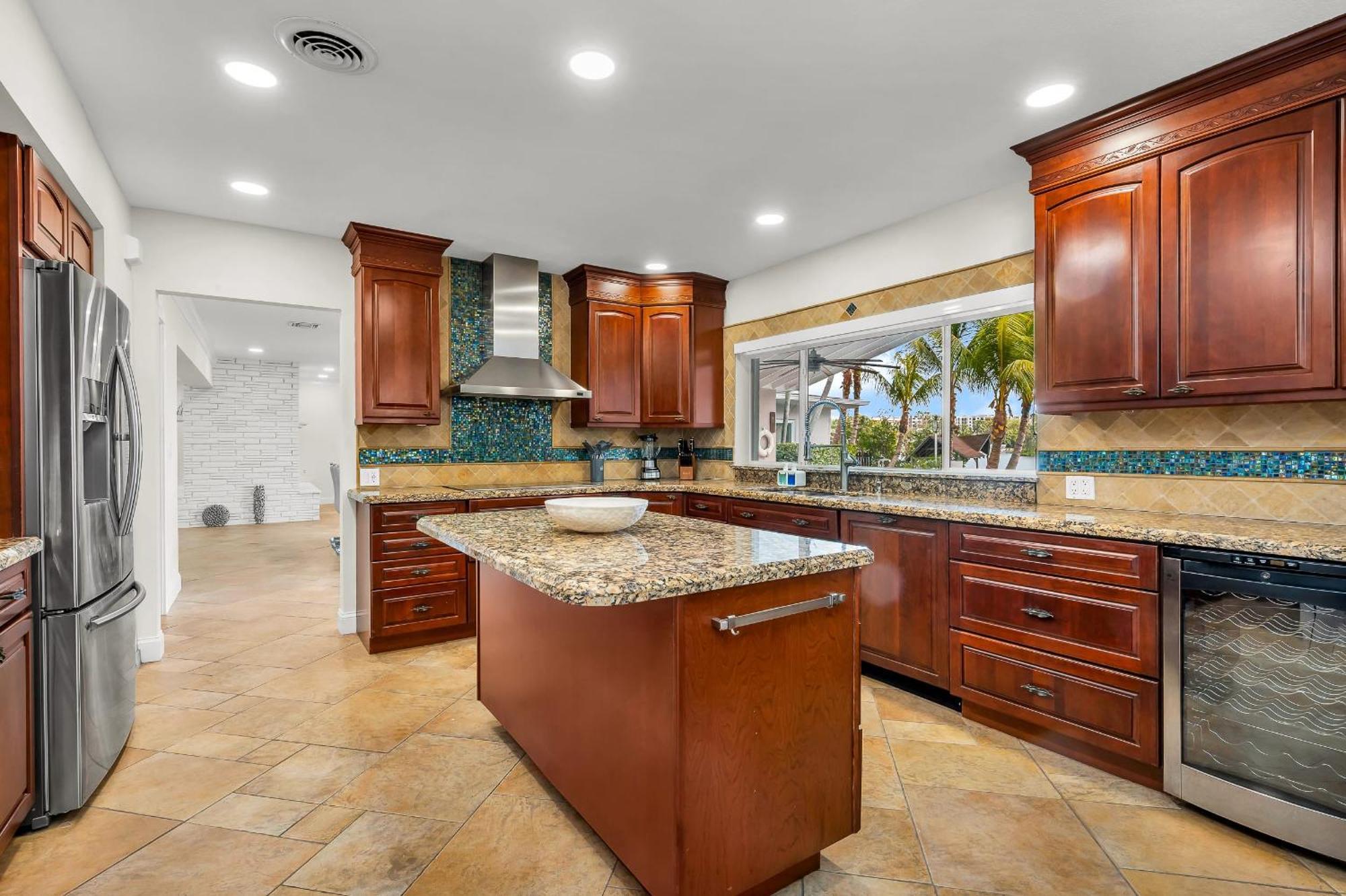 Holiday home Tropical Waterfront Family Oasis - Amazing Location *