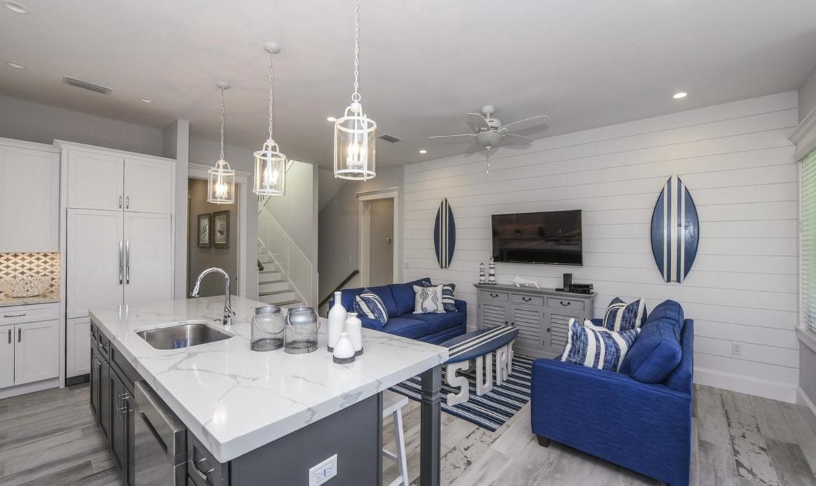 Surfer's Dream, 4 King Beds, 4 Trundle Beds, 6 Full Baths, Pet-friendly With A Rooftop Deck! Holiday home Holmes Beach