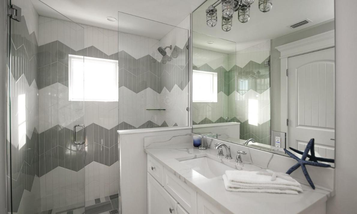 Holiday home Surfer's Dream, 4 King Beds, 4 Trundle Beds, 6 Full Baths, Pet-friendly With A Rooftop Deck! Holmes Beach