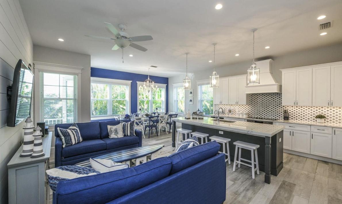 Surfer's Dream, 4 King Beds, 4 Trundle Beds, 6 Full Baths, Pet-friendly With A Rooftop Deck! Holmes Beach