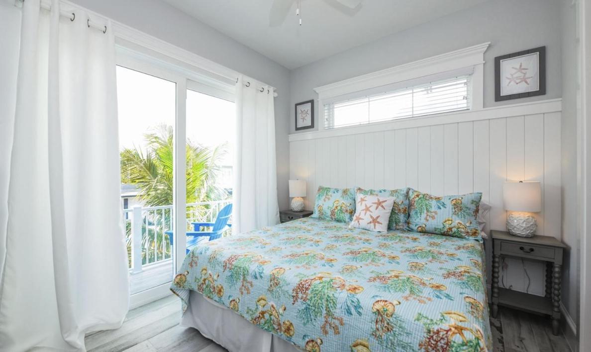 Surfer's Dream, 4 King Beds, 4 Trundle Beds, 6 Full Baths, Pet-friendly With A Rooftop Deck! Holmes Beach