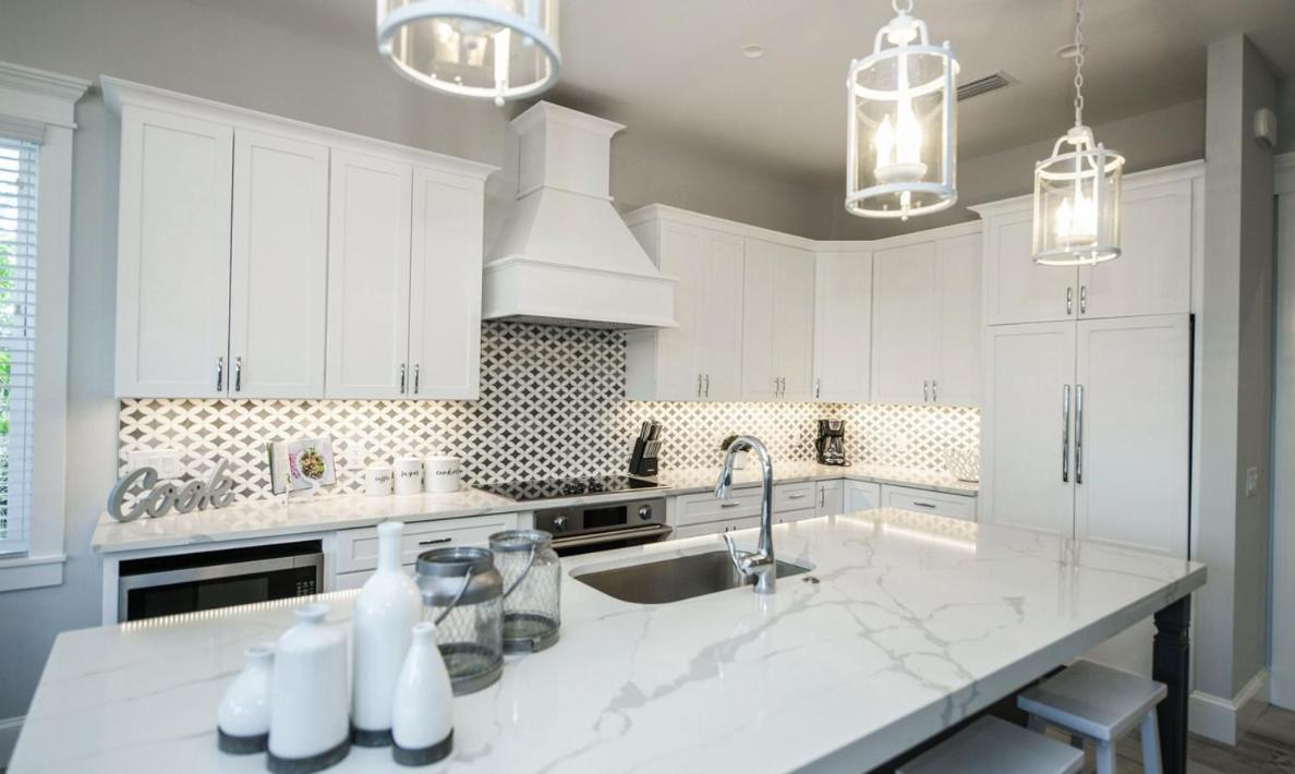 Surfer's Dream, 4 King Beds, 4 Trundle Beds, 6 Full Baths, Pet-friendly With A Rooftop Deck!