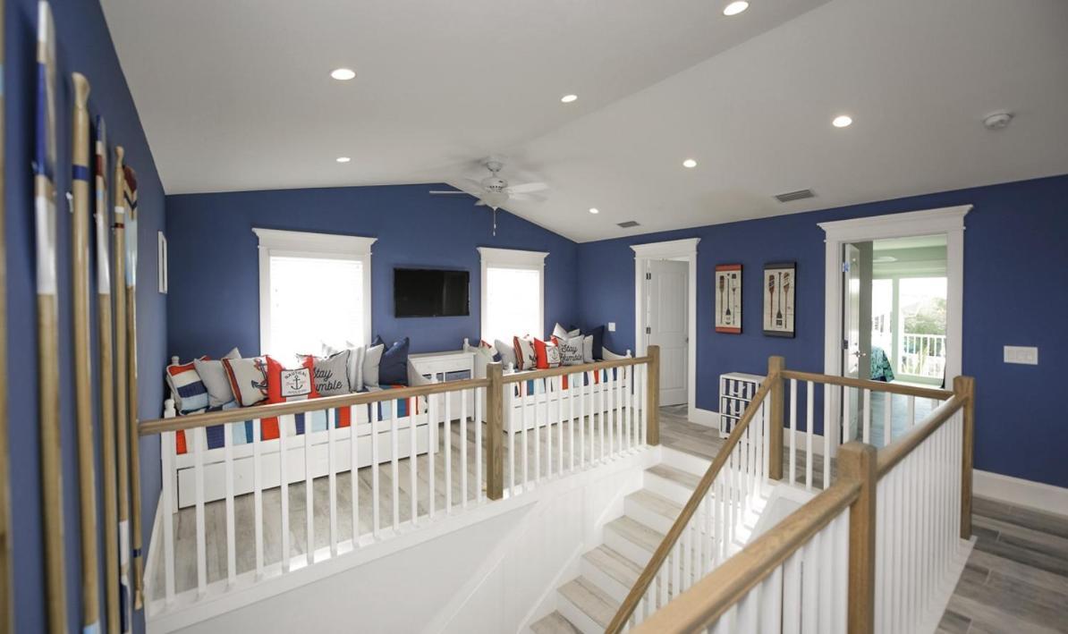 Holiday home Surfer's Dream, 4 King Beds, 4 Trundle Beds, 6 Full Baths, Pet-friendly With A Rooftop Deck!