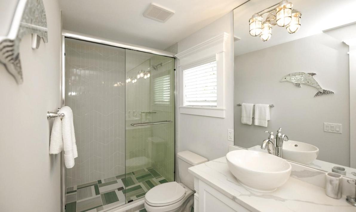 Surfer's Dream, 4 King Beds, 4 Trundle Beds, 6 Full Baths, Pet-friendly With A Rooftop Deck! * Holmes Beach