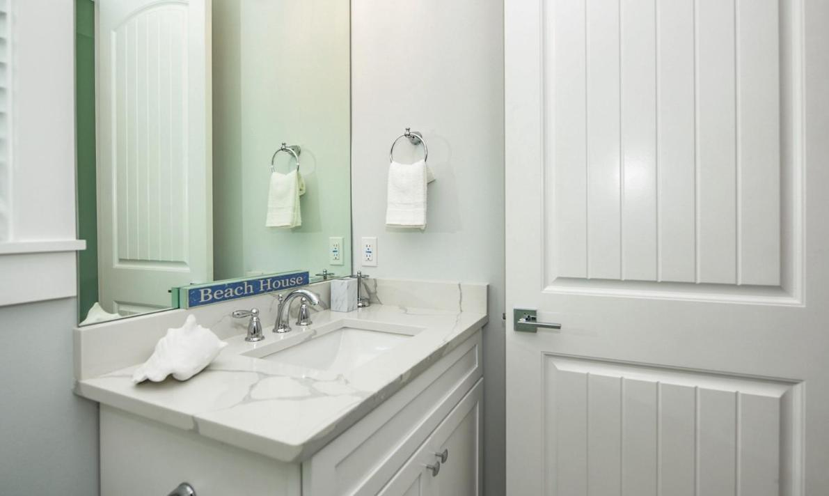 Surfer's Dream, 4 King Beds, 4 Trundle Beds, 6 Full Baths, Pet-friendly With A Rooftop Deck! * Holmes Beach
