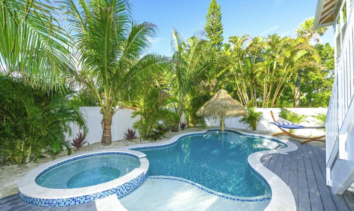 Holiday home Surfer's Dream, 4 King Beds, 4 Trundle Beds, 6 Full Baths, Pet-friendly With A Rooftop Deck!