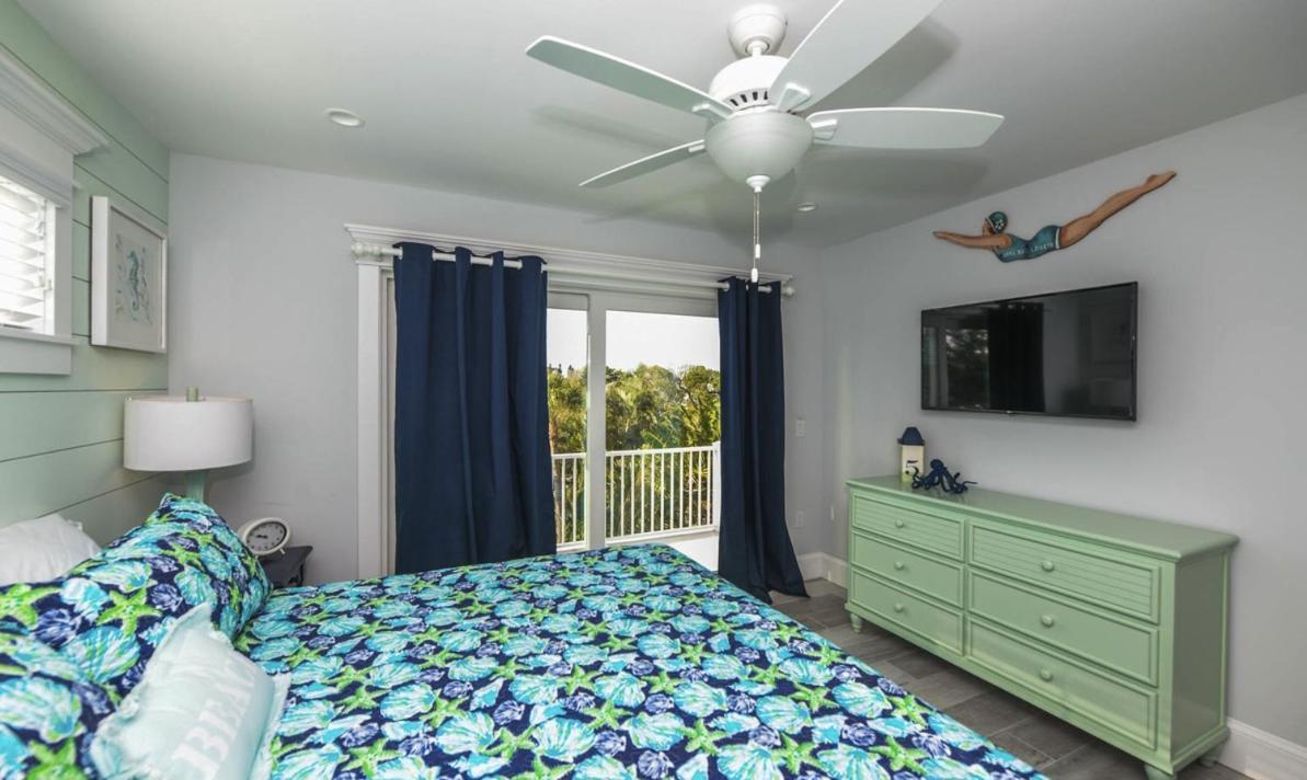 Surfer's Dream, 4 King Beds, 4 Trundle Beds, 6 Full Baths, Pet-friendly With A Rooftop Deck! Holiday home Holmes Beach