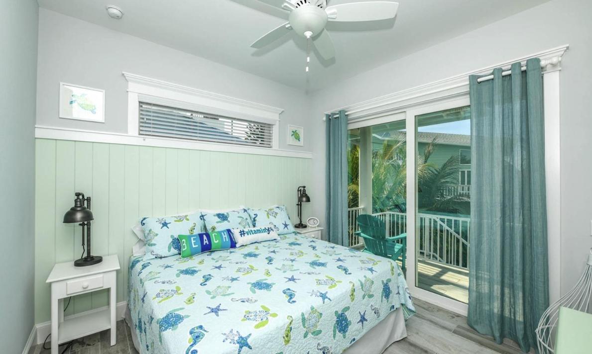 Holiday home Surfer's Dream, 4 King Beds, 4 Trundle Beds, 6 Full Baths, Pet-friendly With A Rooftop Deck! Holmes Beach