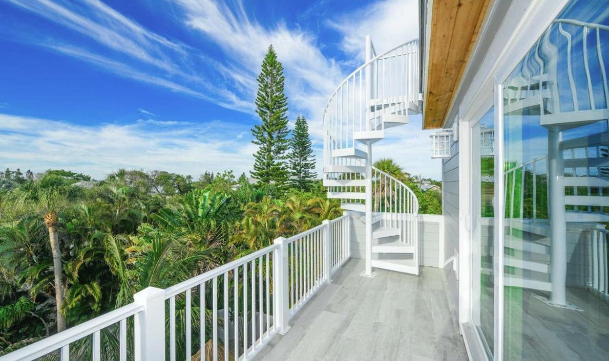 Surfer's Dream, 4 King Beds, 4 Trundle Beds, 6 Full Baths, Pet-friendly With A Rooftop Deck! Holmes Beach