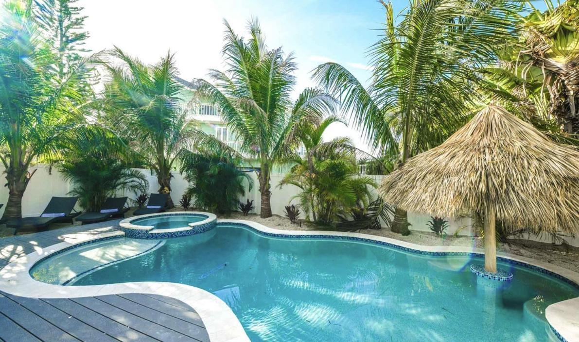 Holiday home Surfer's Dream, 4 King Beds, 4 Trundle Beds, 6 Full Baths, Pet-friendly With A Rooftop Deck!