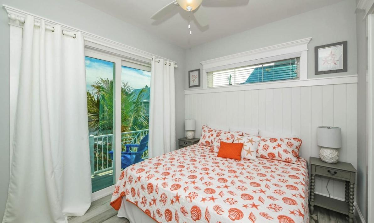 Holiday home Surfer's Dream, 4 King Beds, 4 Trundle Beds, 6 Full Baths, Pet-friendly With A Rooftop Deck! Holmes Beach