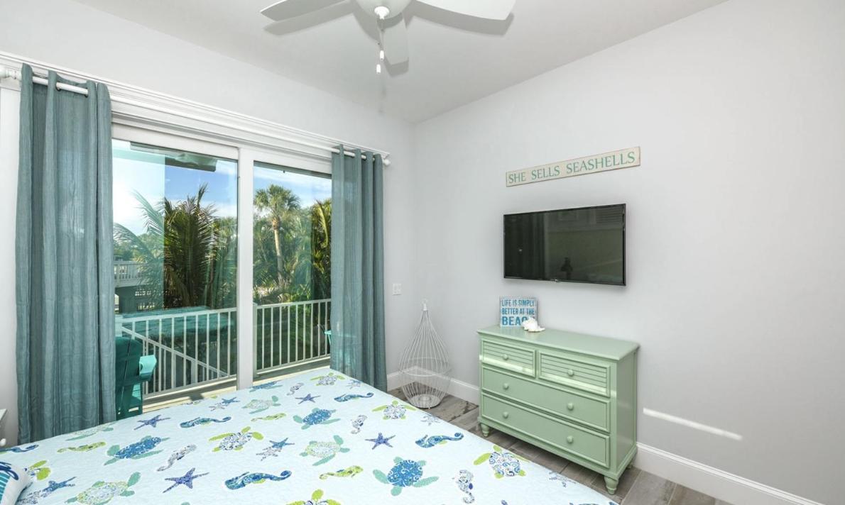 Surfer's Dream, 4 King Beds, 4 Trundle Beds, 6 Full Baths, Pet-friendly With A Rooftop Deck! *