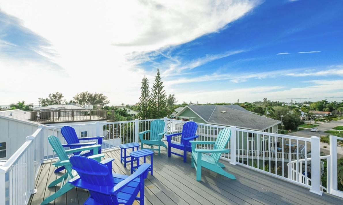 Holiday home Surfer's Dream, 4 King Beds, 4 Trundle Beds, 6 Full Baths, Pet-friendly With A Rooftop Deck!