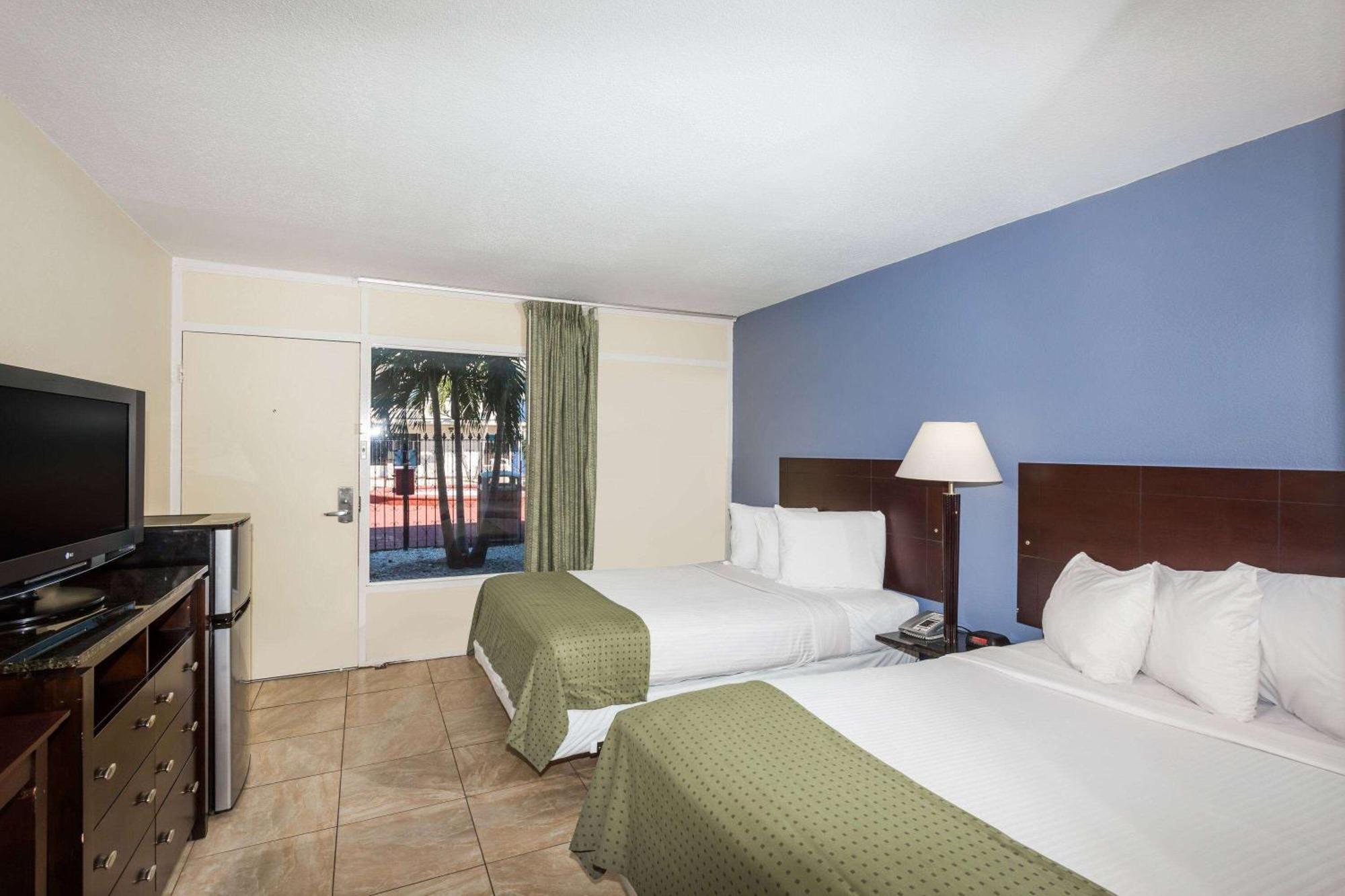 Days By Wyndham St. Petersburg / Tampa Bay Area Motel Pinellas Park