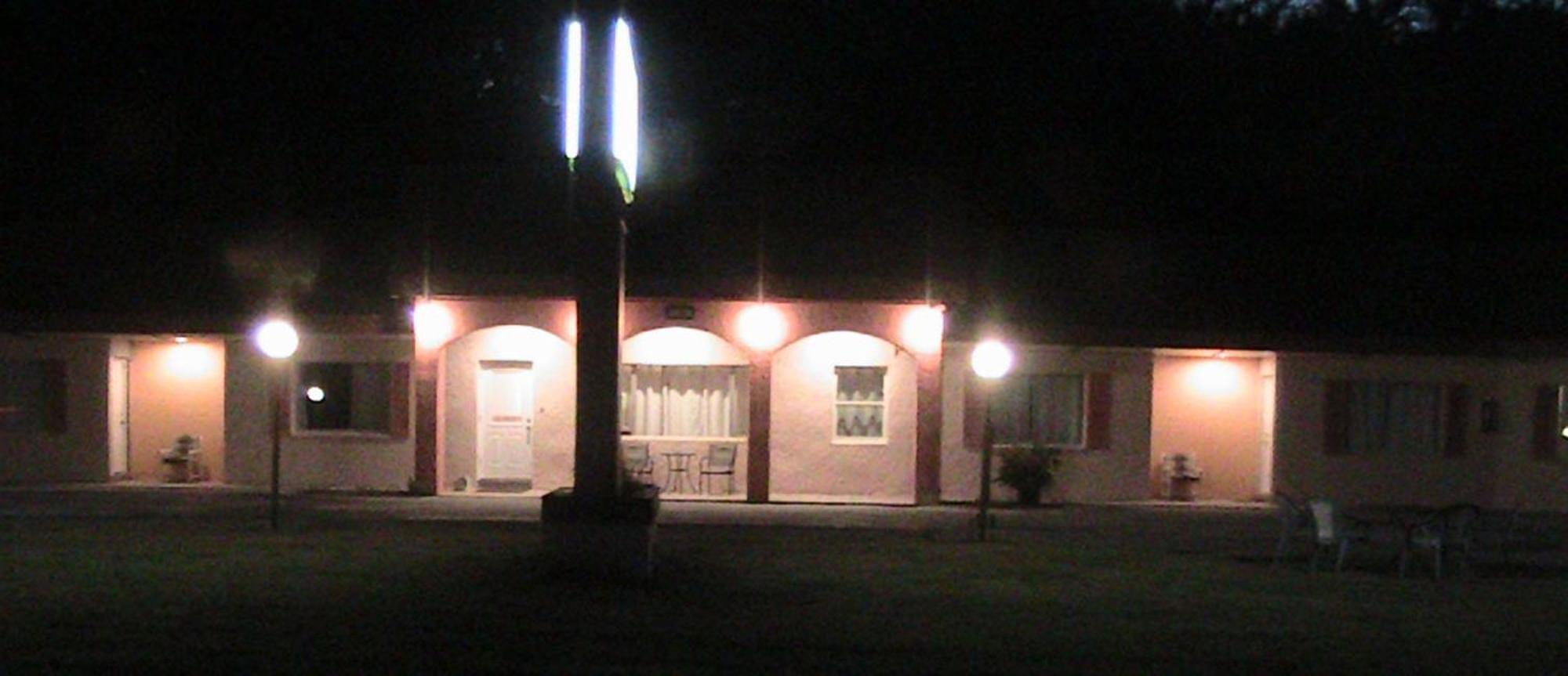 Motel At Express Tangerine