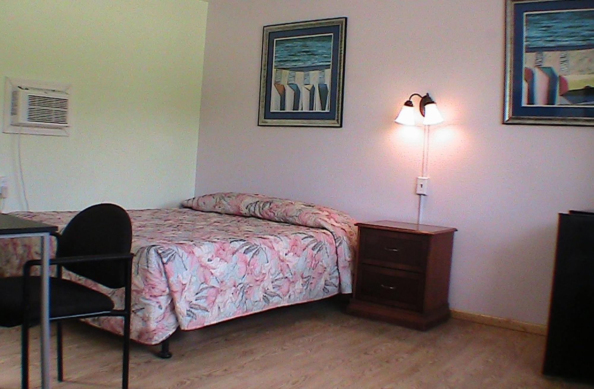 Motel At Express Tangerine DeLand