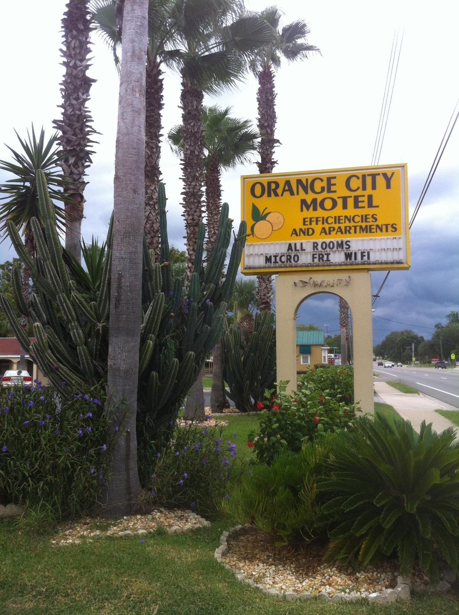 Motel Orange - Orange