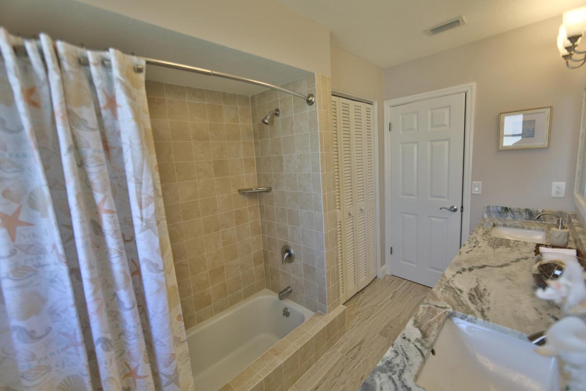 Holiday home Oceanfront With Sunset Views Of Bay And Heated Pool Sarasota