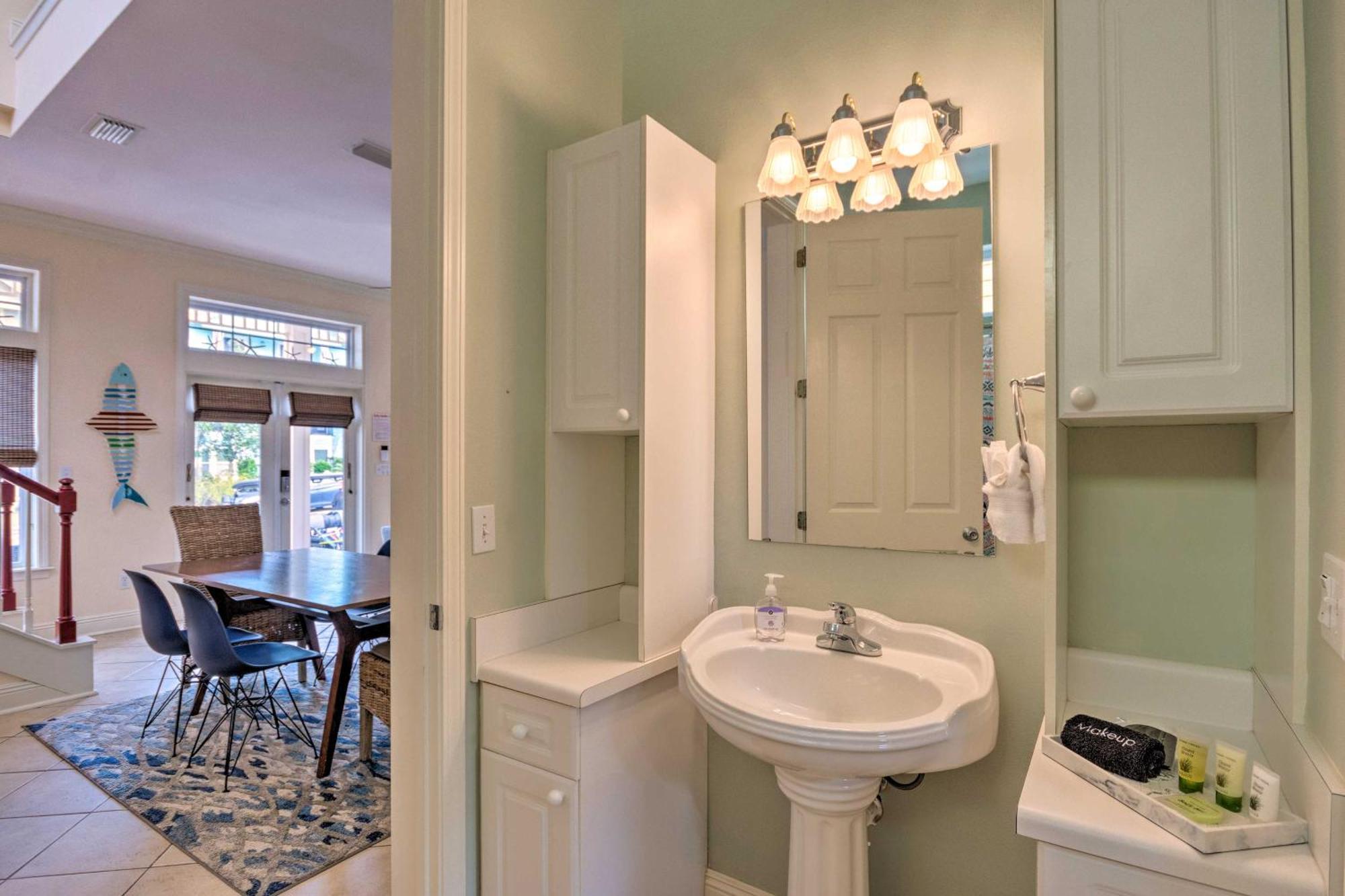 Upscale Getaway With Pool And Golf Cart