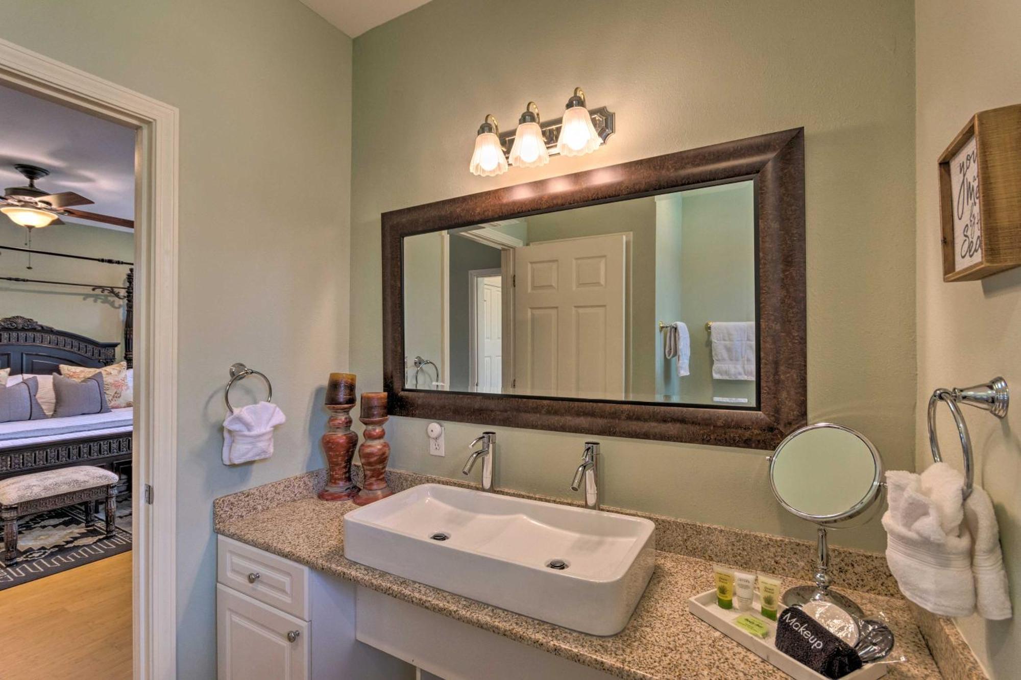 Holiday home Upscale Getaway With Pool And Golf Cart