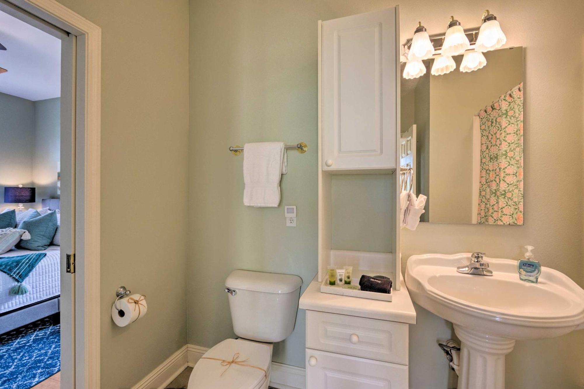 Upscale Getaway With Pool And Golf Cart Holiday home *