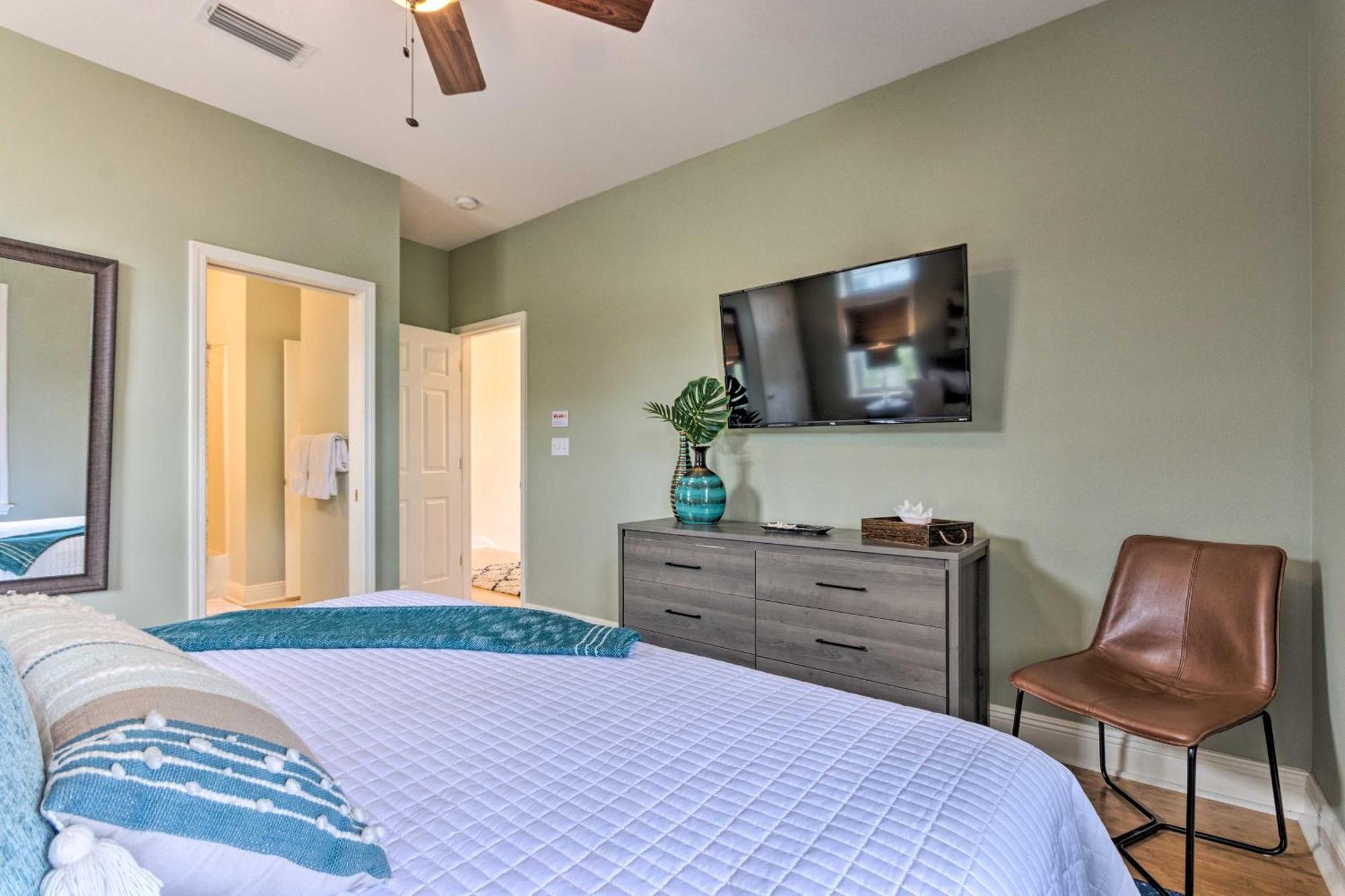 Holiday home Upscale Getaway With Pool And Golf Cart *