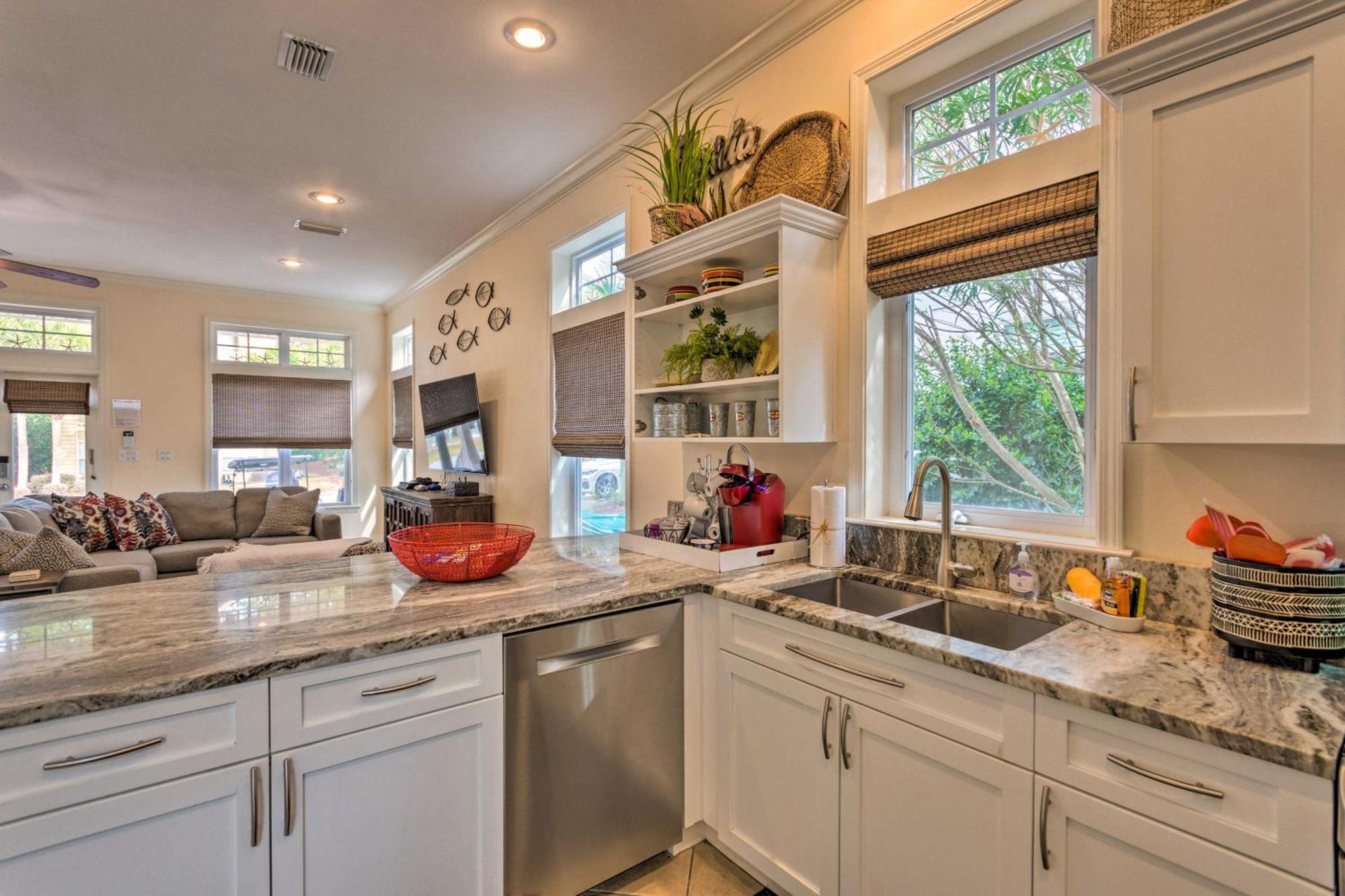 Upscale Getaway With Pool And Golf Cart
