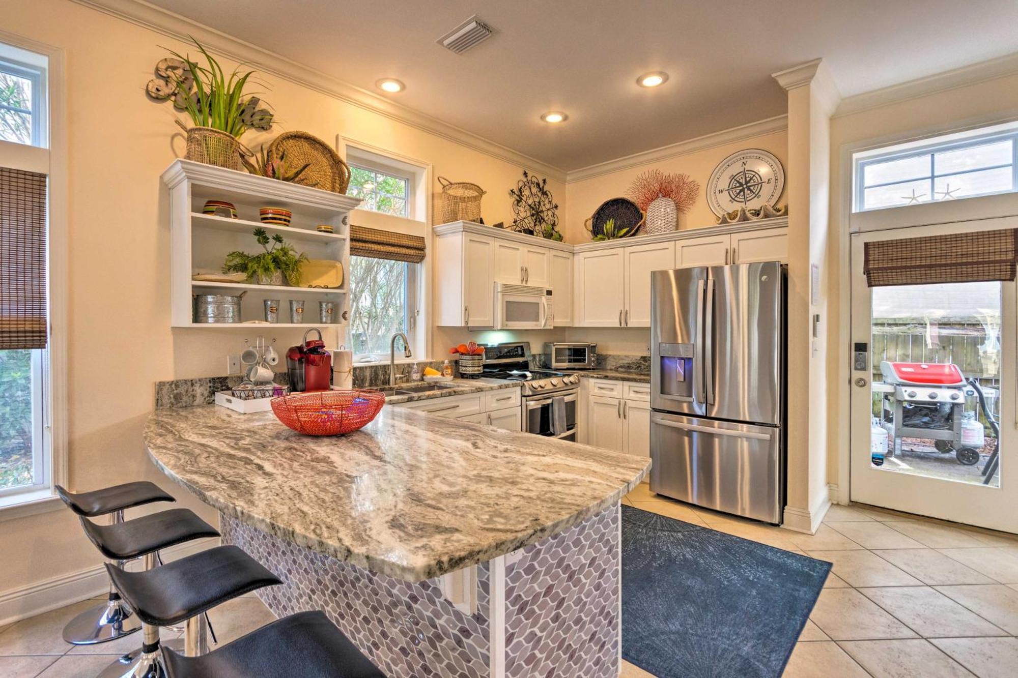 Upscale Getaway With Pool And Golf Cart *