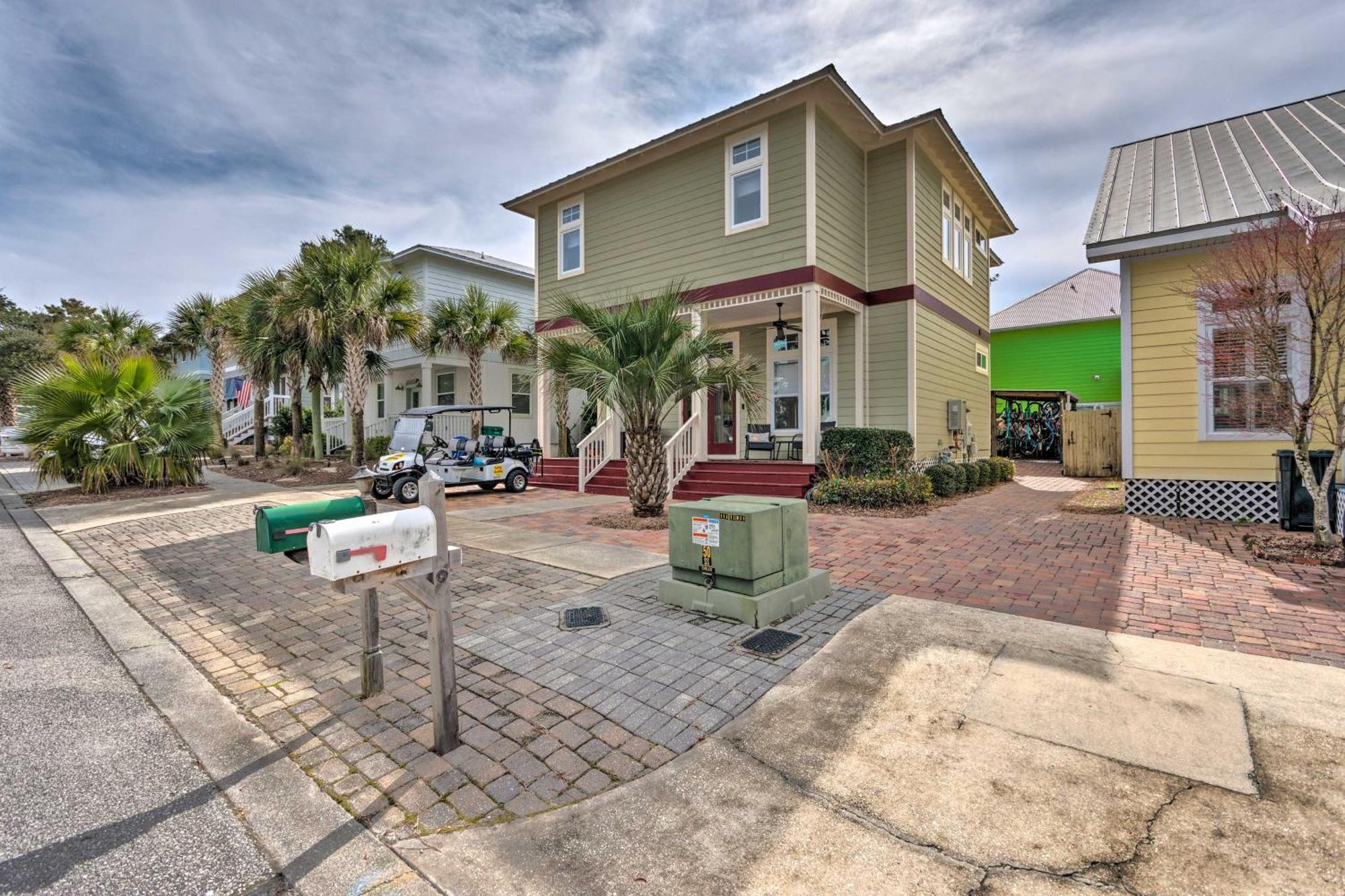 Holiday home Upscale Getaway With Pool And Golf Cart
