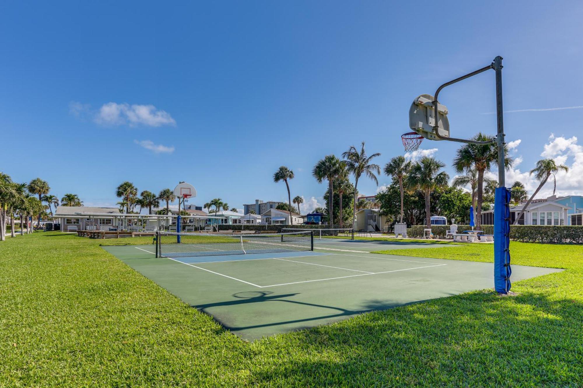 Holiday home South Hutchinson Island With Access!