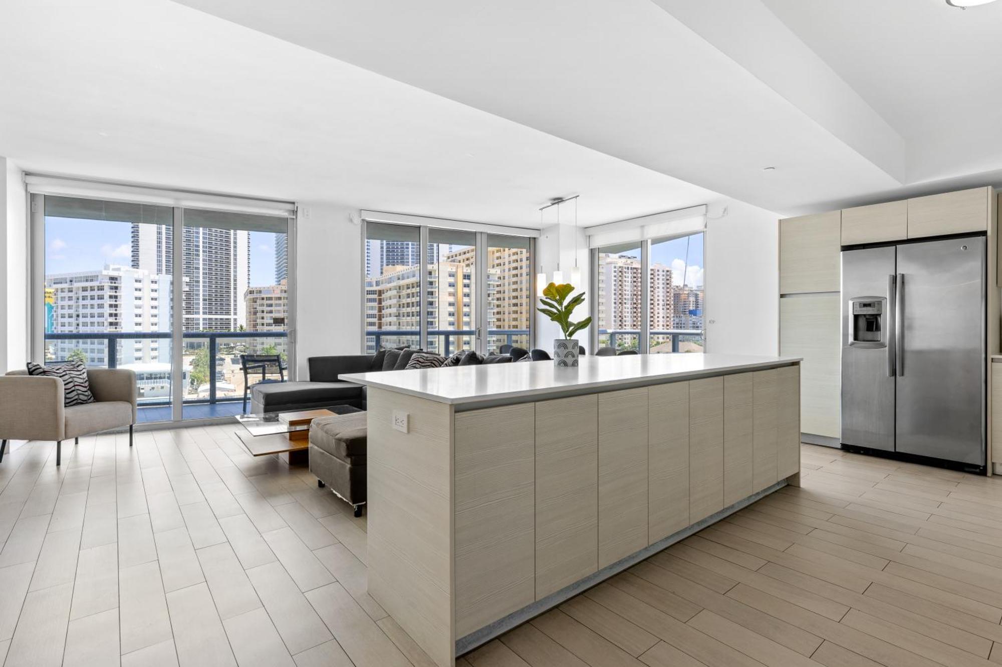 Hallandale Sky Water View Apartment *