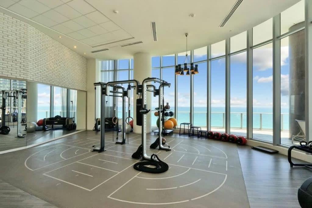 Luxury High Ceiling Ocean Front * Hollywood
